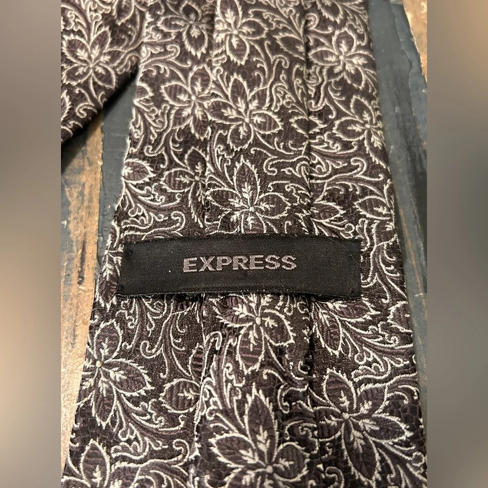 Express Mens Necktie Brown White Floral Scroll Pattern Woven Silk‎ Blend Tie